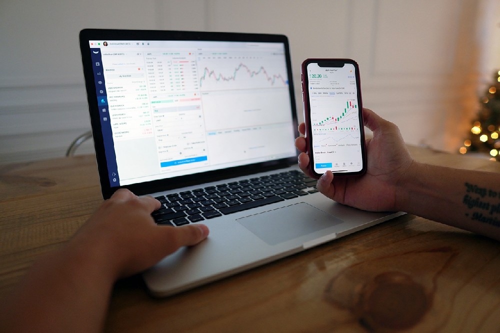 Velos Markets威马证券：“三重动能驱动战略窗口”开启，黄金市场迎复杂机遇期