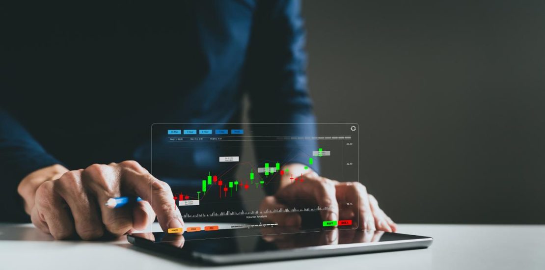 用于股票市场货币或基金策略规划的投资者数据和信息分析图表。为了赚钱或利润而投资。投资于商业和财务的成长和成功理念