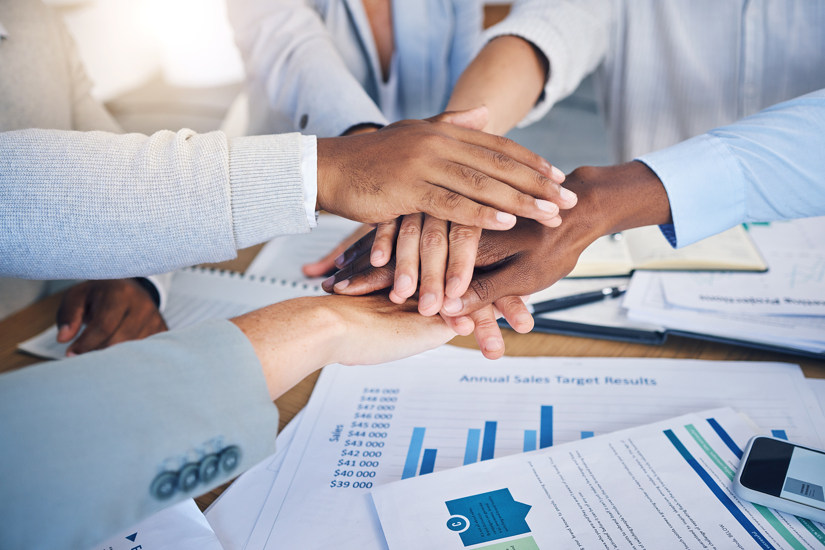 团队建设、团队合作和业务人员共同为实现销售目标和目标提供动力。图表，多样性和公司合作的使命和利润增长在公司