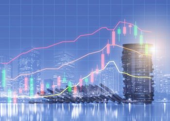 金融投资业务概念与硬币堆叠和股票市场图和外汇交易增长图。