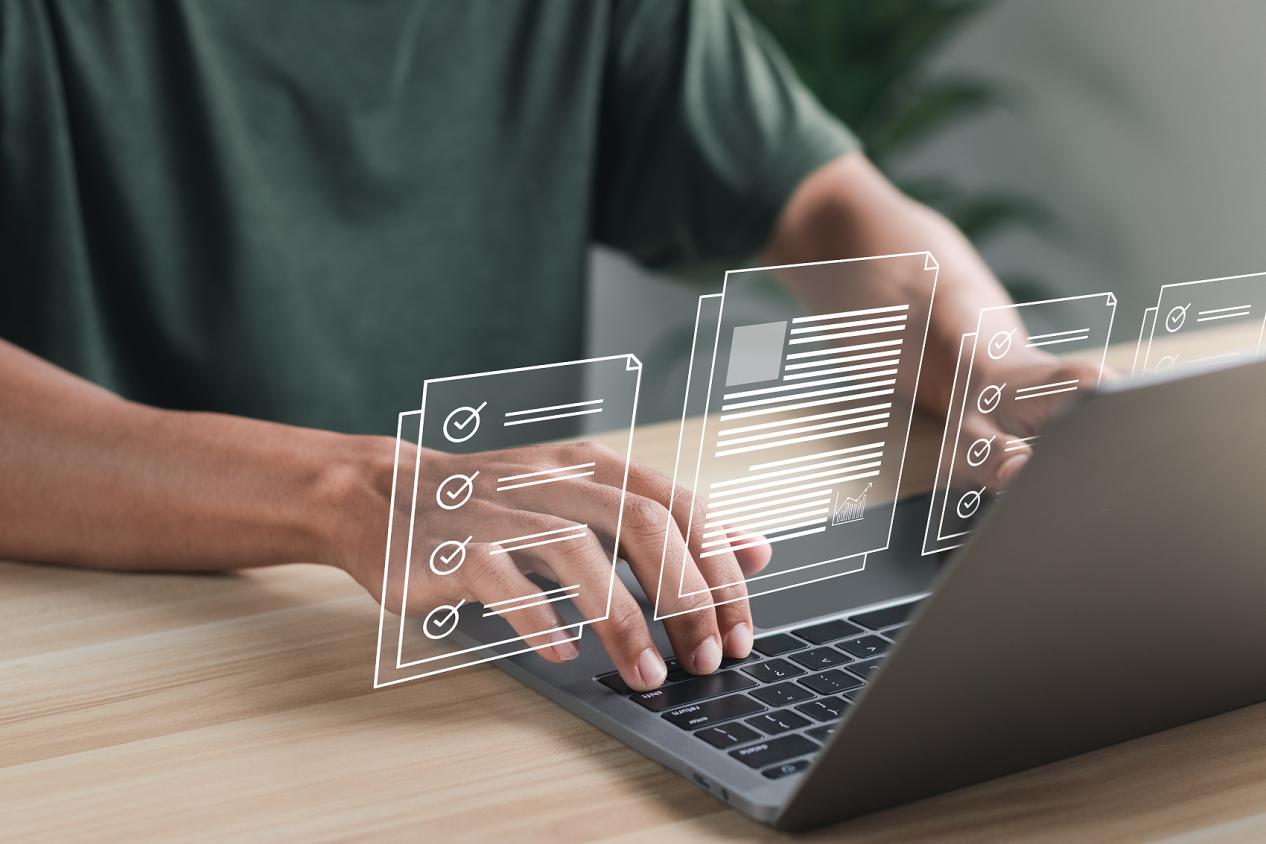 文件管理系统(DMS)概念。虚拟屏幕界面上的文件。在线文档数据库和自动处理管理文件。