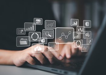 使用计算机进行数据管理系统和业务分析，制作与数据库连接的KPI指标报告。财务、销售、运营和市场营销方面的公司战略。