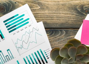 办公室工作台表与报告页与财务数据