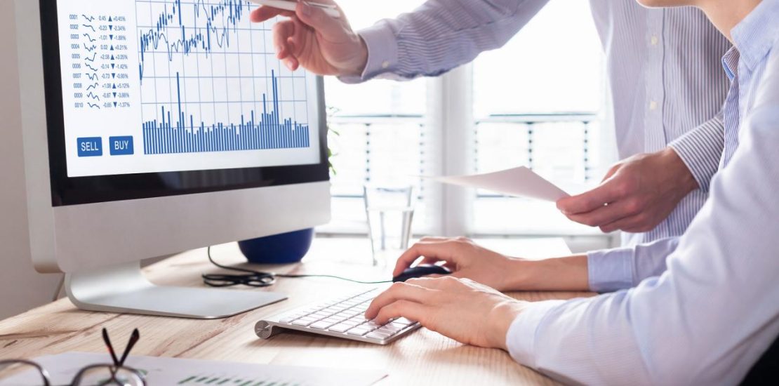 显示器,图表,商人,经理,全球通讯,地球形,全球商务,股市数据,知识,技术