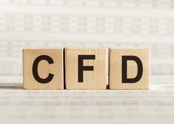 计算流体动力学(CFD)缩写-合同的差异，在木立方体上，在光的背景。